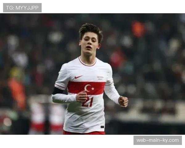 居莱尔远射威胁门框,皇马年轻中场展现进攻欲望 居莱尔远射威胁门框,皇马年轻中场展现进攻欲望